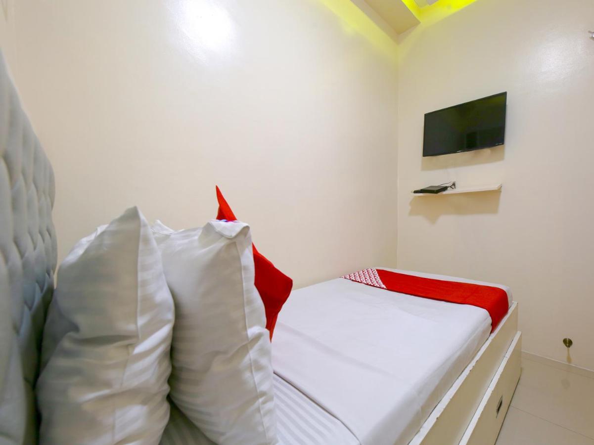Oyo 783 Freemont Place Paranaque City Exterior foto